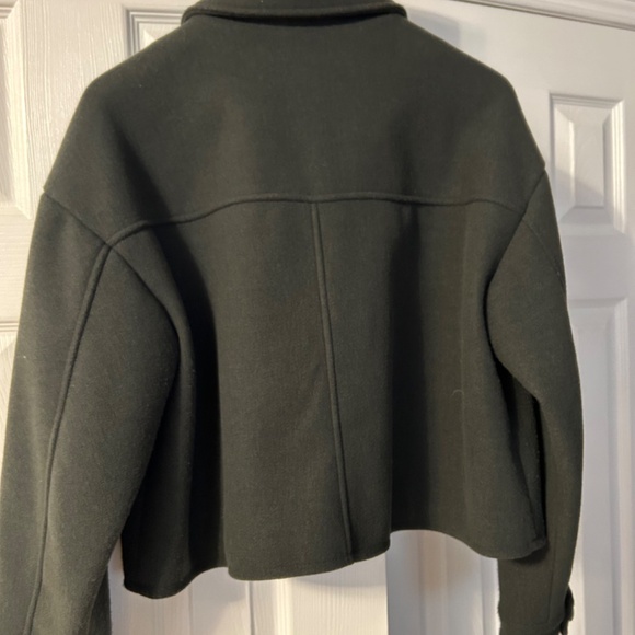 Zara Cropped Green Jacket – Soft, Cozy & Perfect for Fall/Spring - Picture 2 of 4
